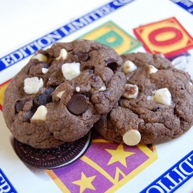 Oreo Cookies on an Oreo Tin